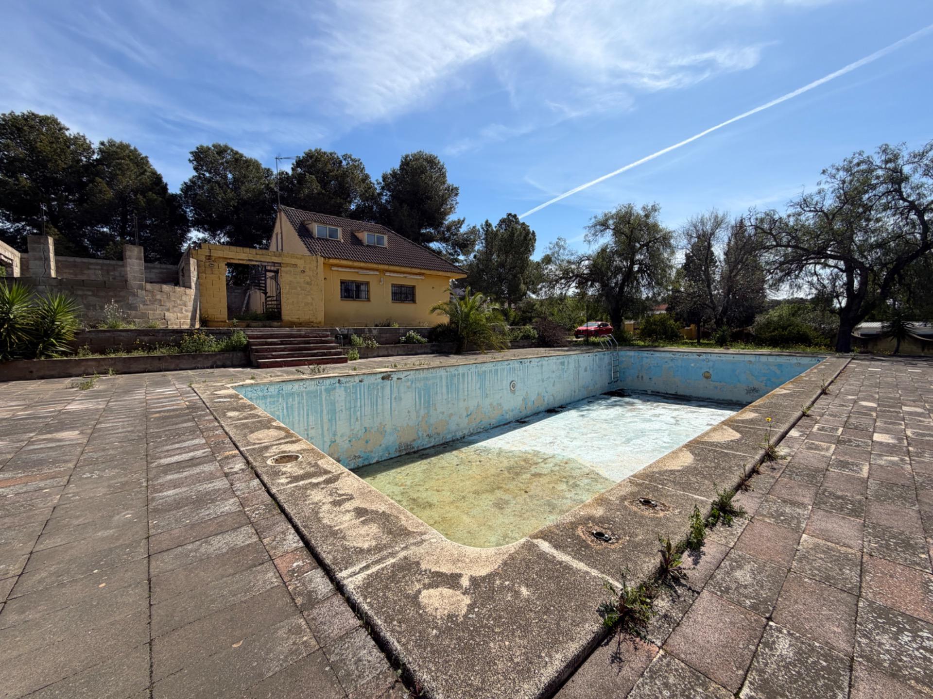 Villa te koop in Lliria