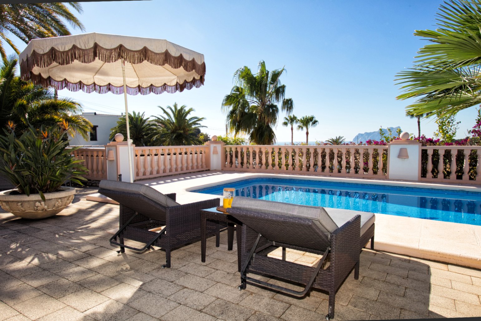 Vrijstaande villa met zeezicht te koop in Benissa