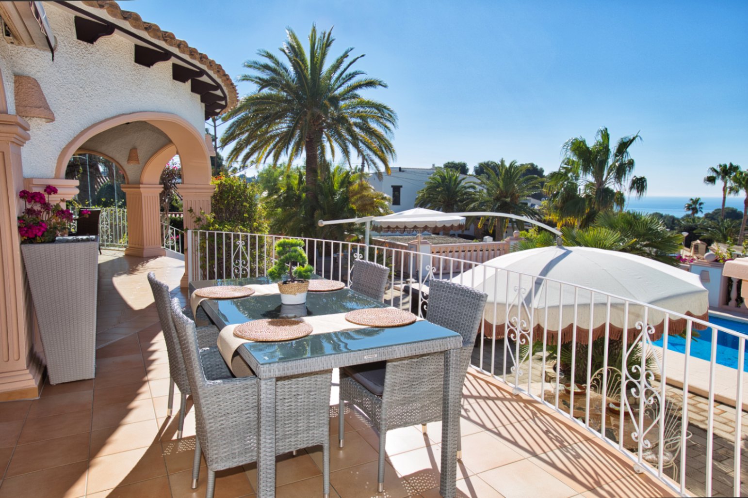 Vrijstaande villa met zeezicht te koop in Benissa