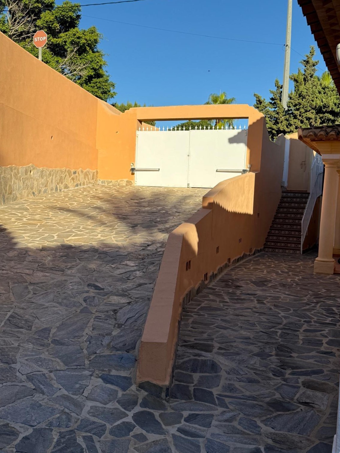 Ruime villa met zeezicht te koop in Moraira