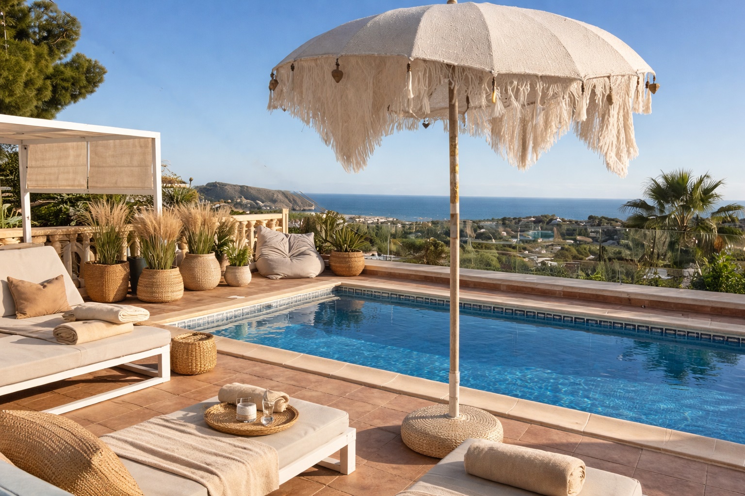 Ruime villa met zeezicht te koop in Moraira