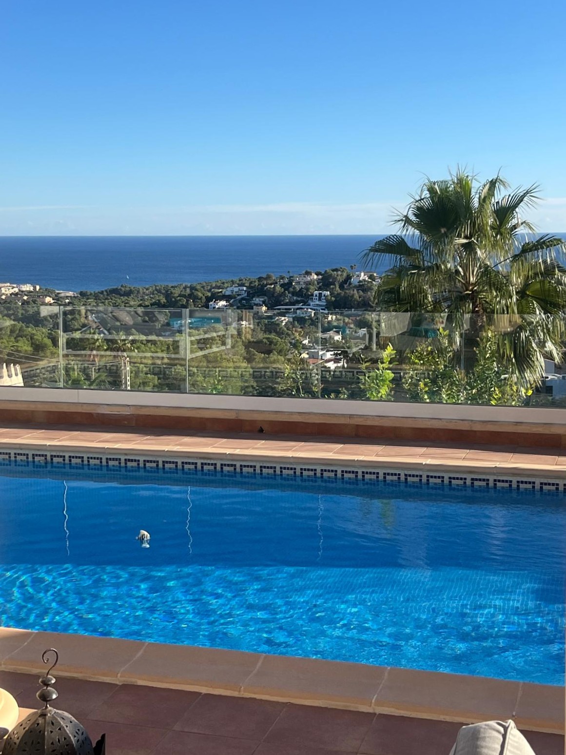 Ruime villa met zeezicht te koop in Moraira