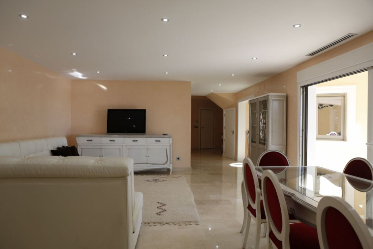 Luxe villa met twee verdiepingen en zeezicht in Benissa