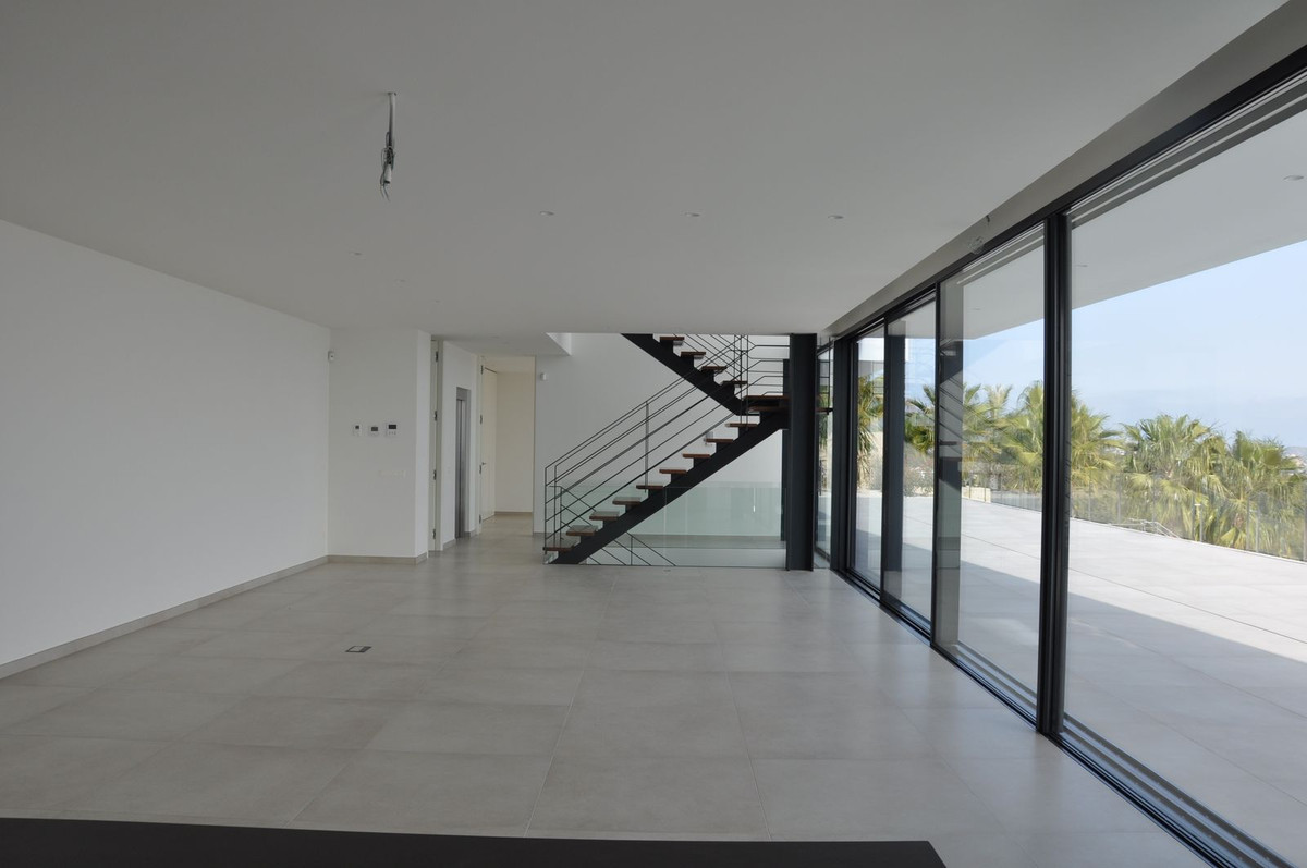 Instapklare moderne luxe villa met panoramisch zeezicht in Benissa