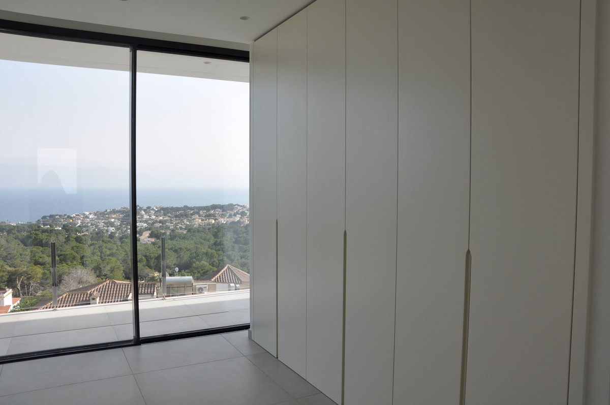 Instapklare moderne luxe villa met panoramisch zeezicht in Benissa