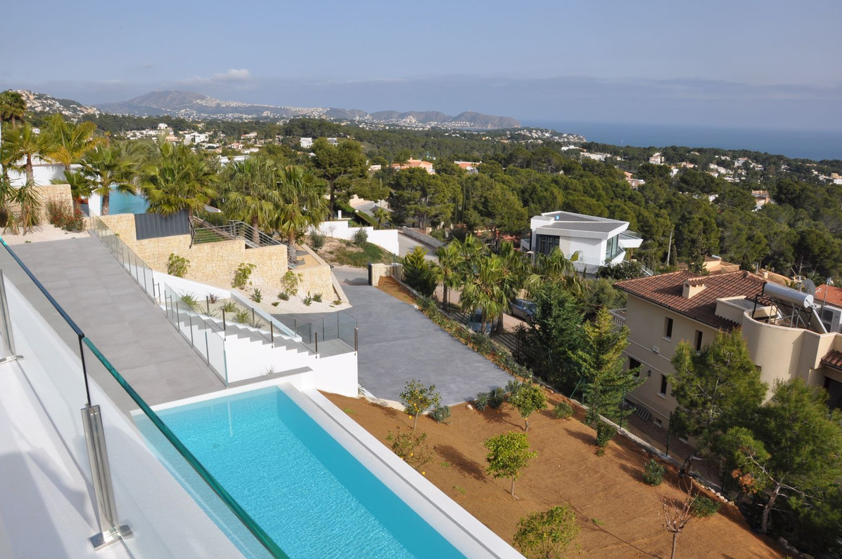 Instapklare moderne luxe villa met panoramisch zeezicht in Benissa
