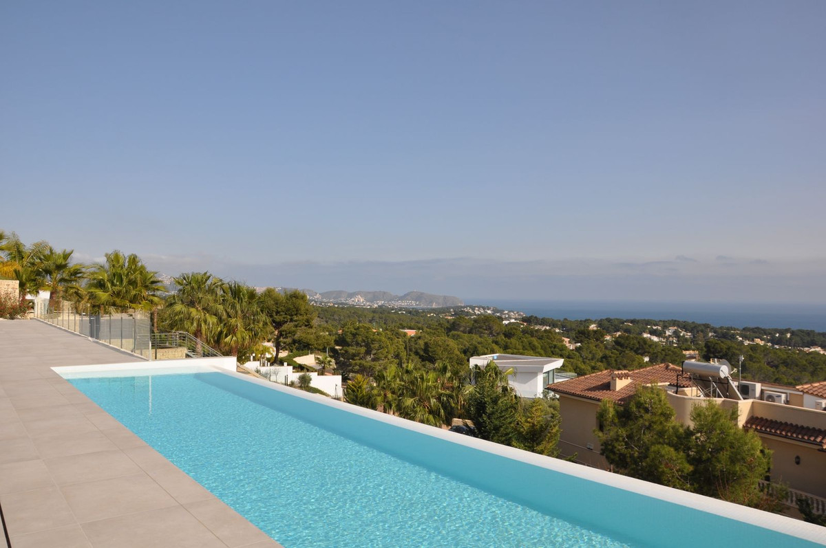 Instapklare moderne luxe villa met panoramisch zeezicht in Benissa