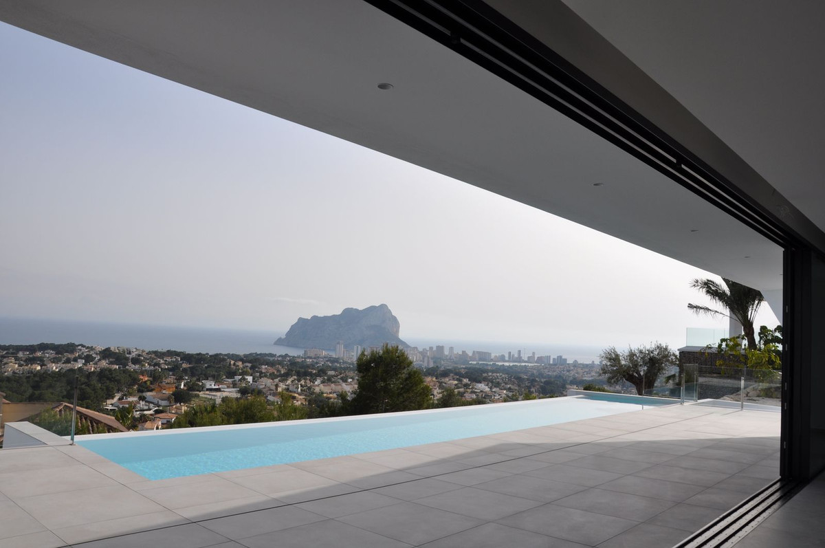 Instapklare moderne luxe villa met panoramisch zeezicht in Benissa