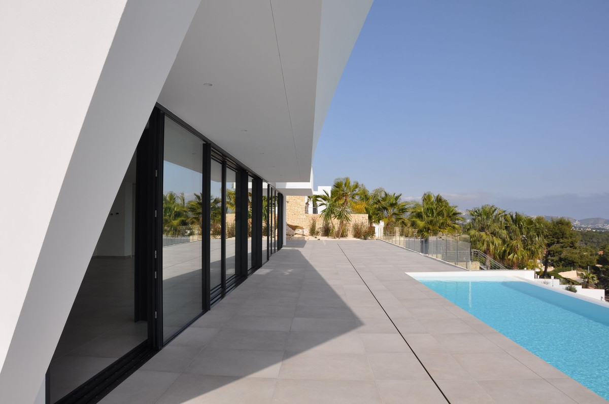 Instapklare moderne luxe villa met panoramisch zeezicht in Benissa