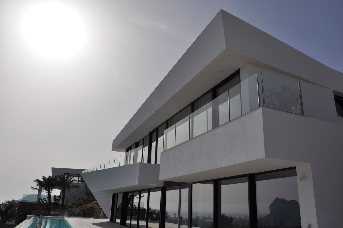 Instapklare moderne luxe villa met panoramisch zeezicht in Benissa