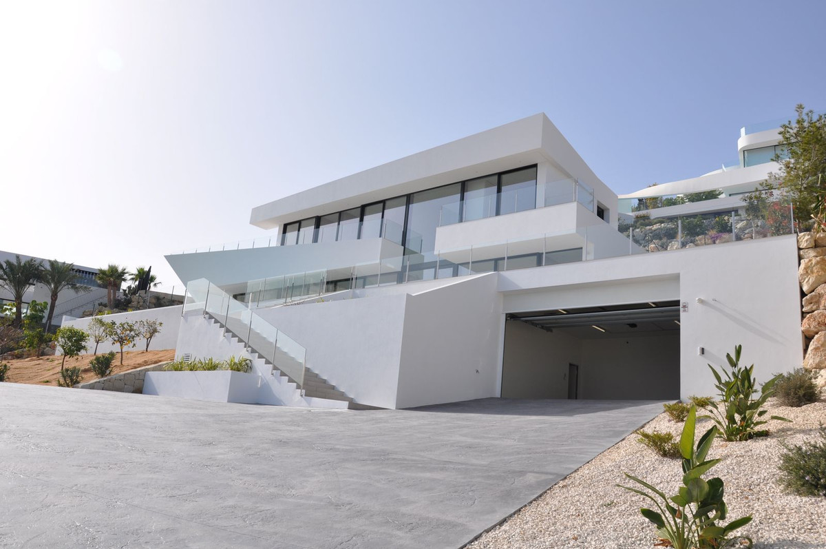 Instapklare moderne luxe villa met panoramisch zeezicht in Benissa