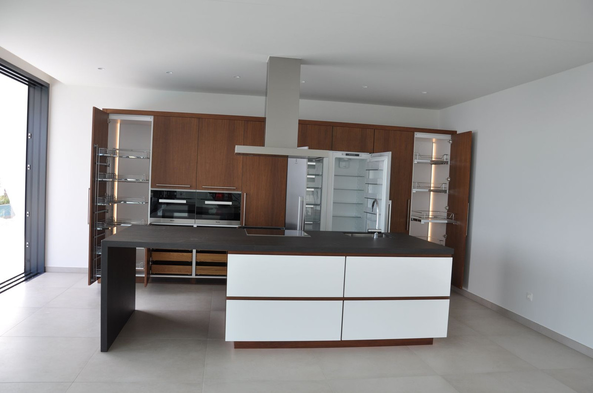 Instapklare moderne luxe villa met panoramisch zeezicht in Benissa