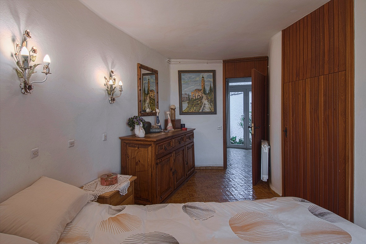 Villa met gastenverblijf op loopafstand van het strand in Javea