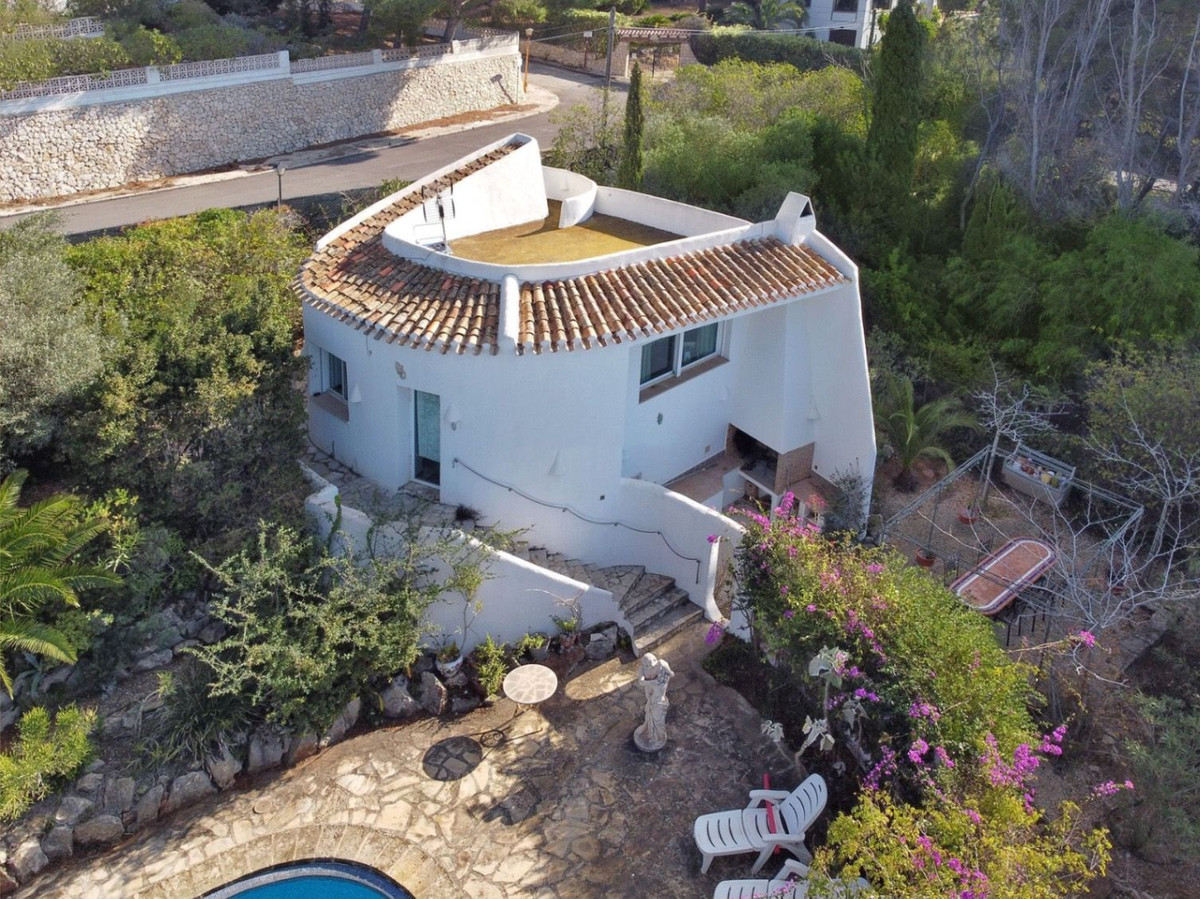 Villa met gastenverblijf op loopafstand van het strand in Javea