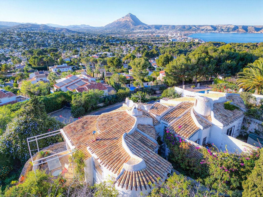 Villa met gastenverblijf op loopafstand van het strand in Javea