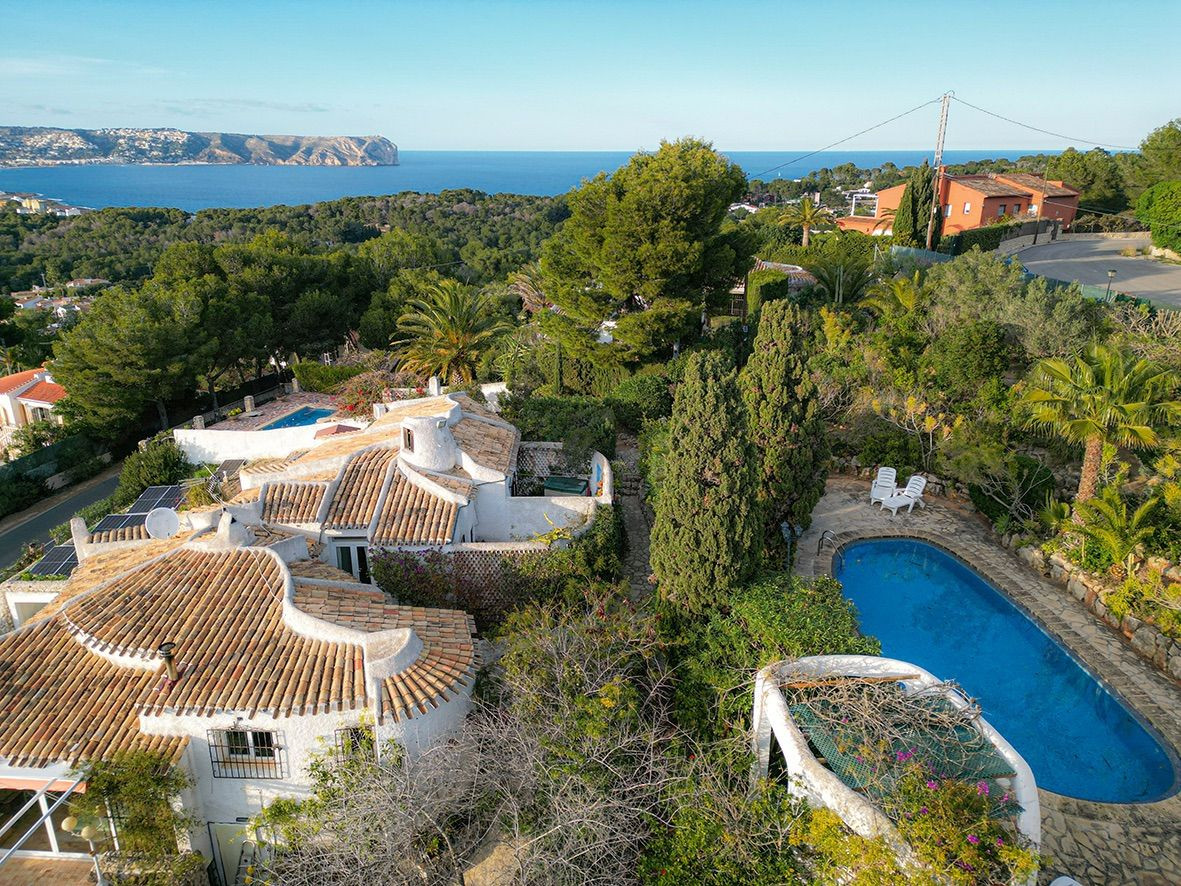 Villa met gastenverblijf op loopafstand van het strand in Javea