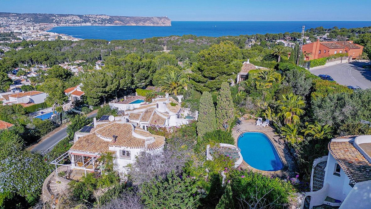 Villa met gastenverblijf op loopafstand van het strand in Javea