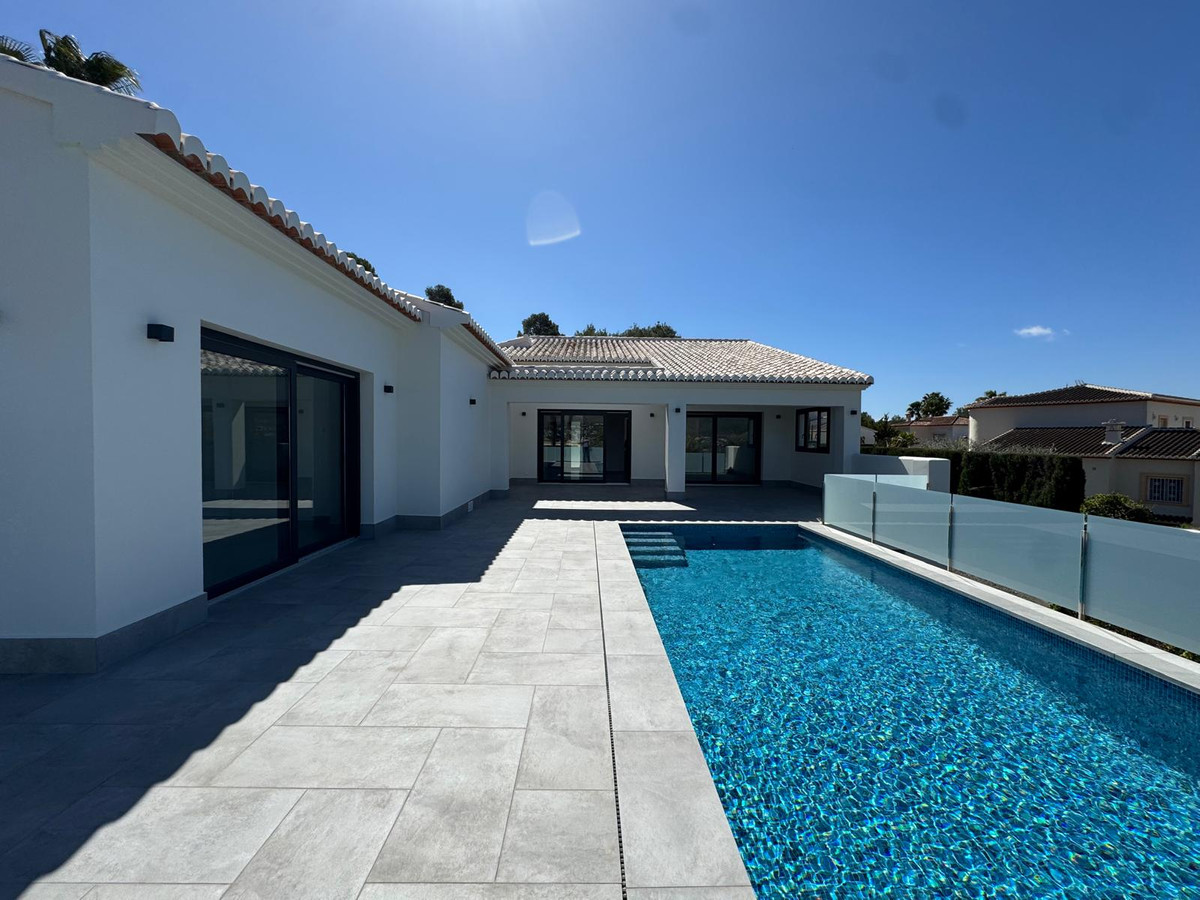 Nieuwbouw villa met uitzicht te koop in Javea
