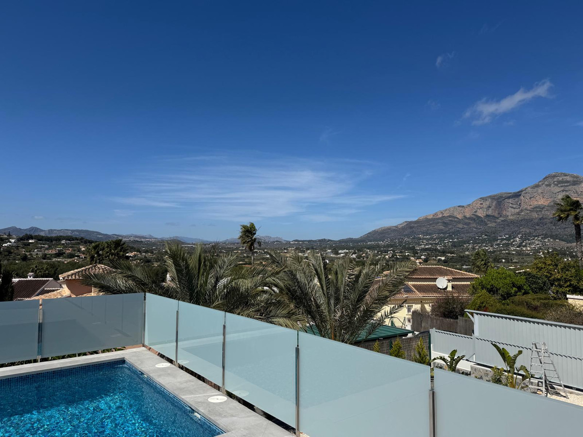 Nieuwbouw villa met uitzicht te koop in Javea
