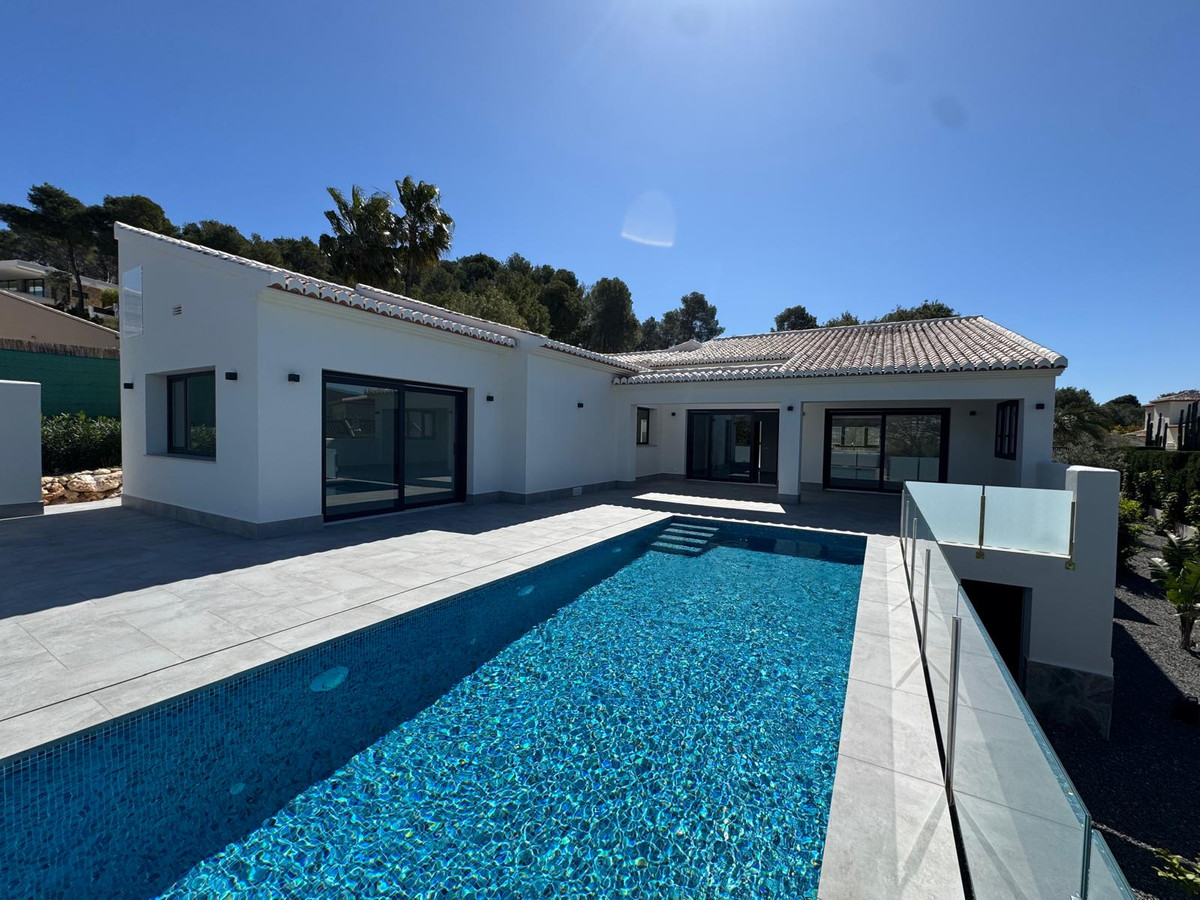 Nieuwbouw villa met uitzicht te koop in Javea