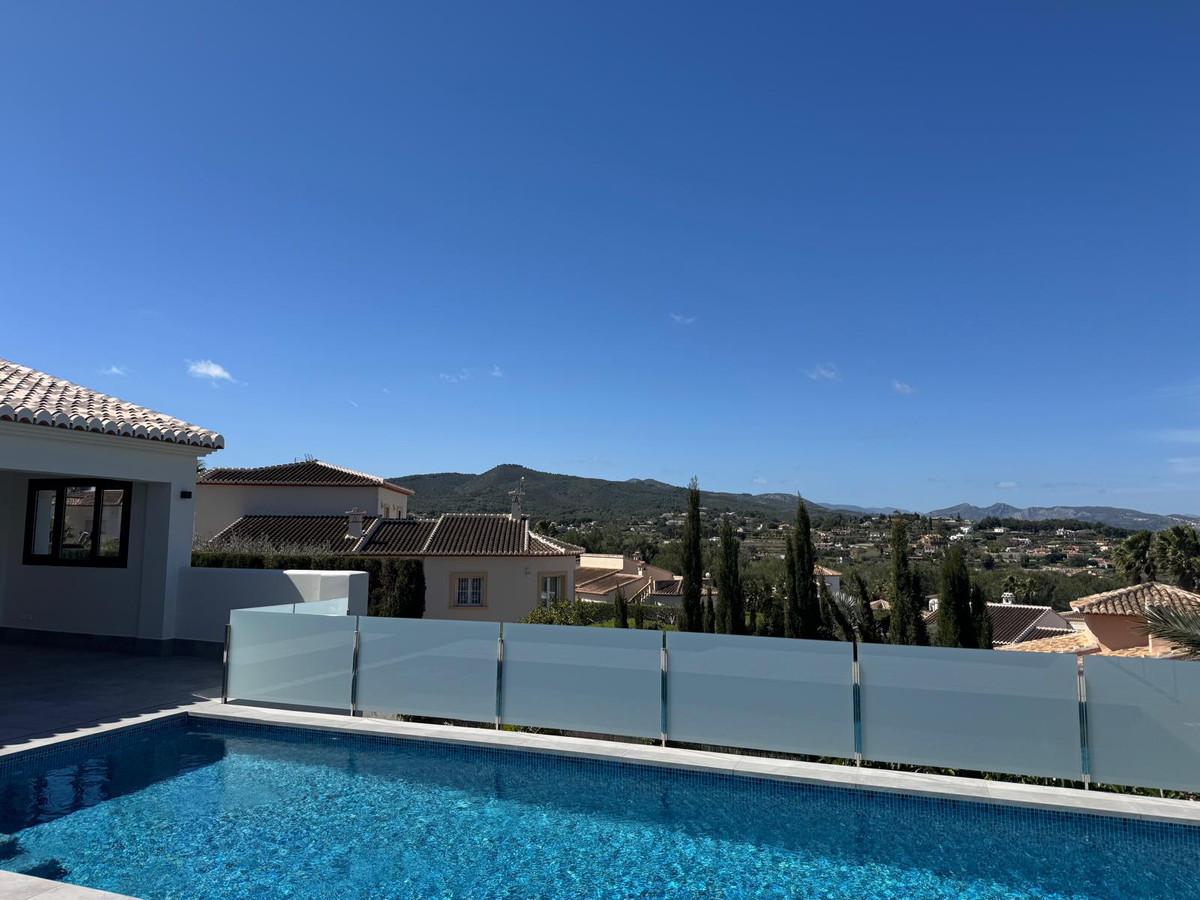 Nieuwbouw villa met uitzicht te koop in Javea
