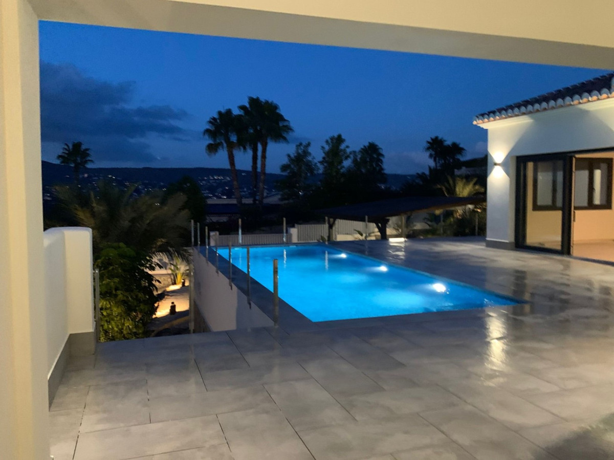 Nieuwbouw villa met uitzicht te koop in Javea