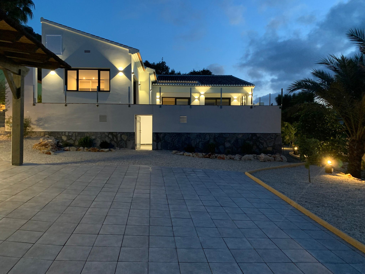 Nieuwbouw villa met uitzicht te koop in Javea