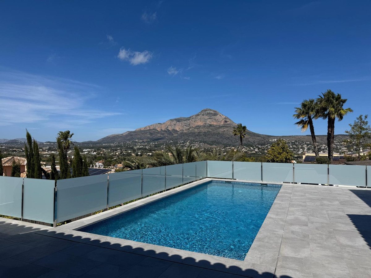 Nieuwbouw villa met uitzicht te koop in Javea