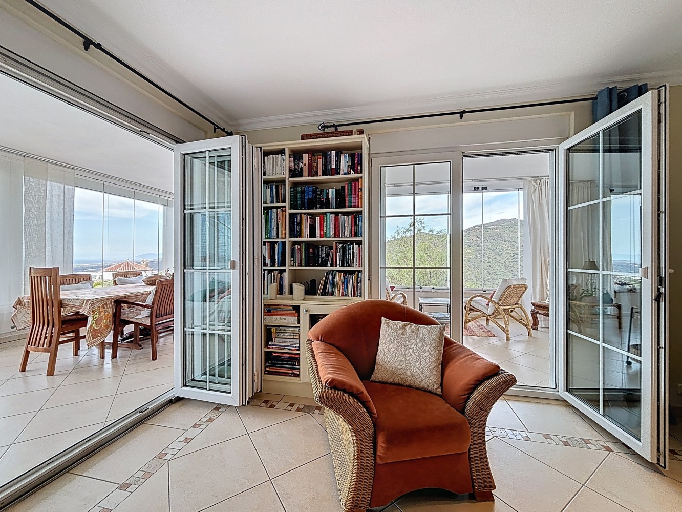 Villa te koop in Sayalonga