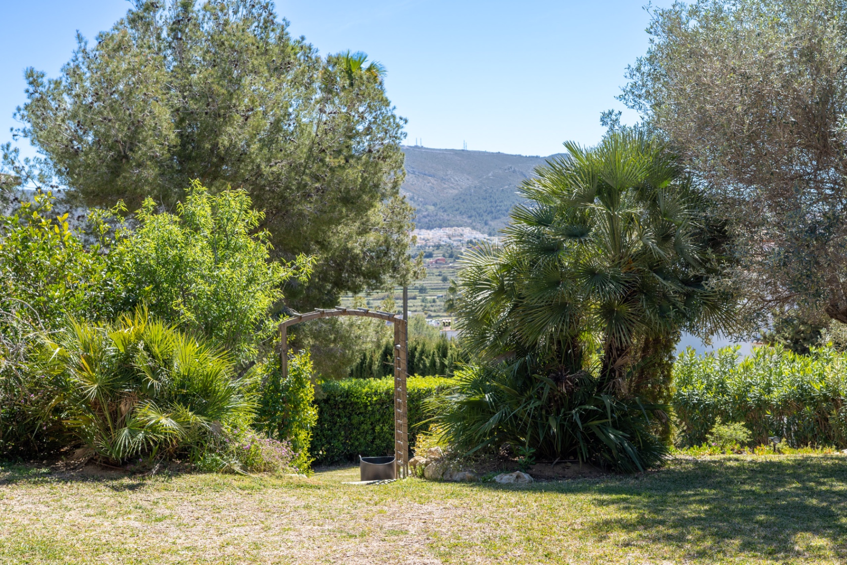 Ruime villa met gastenverblijf te koop in Javea