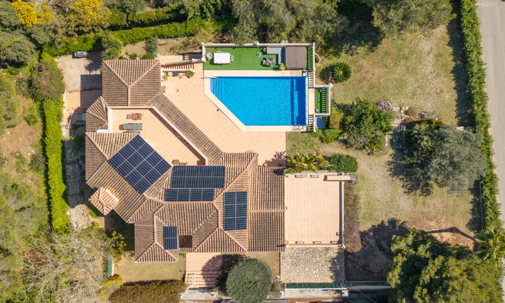 Ruime villa met gastenverblijf te koop in Javea