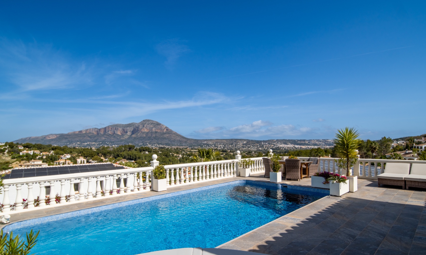 DP-28-V2792C-1 Prachtig gerenoveerde villa te koop in Javea