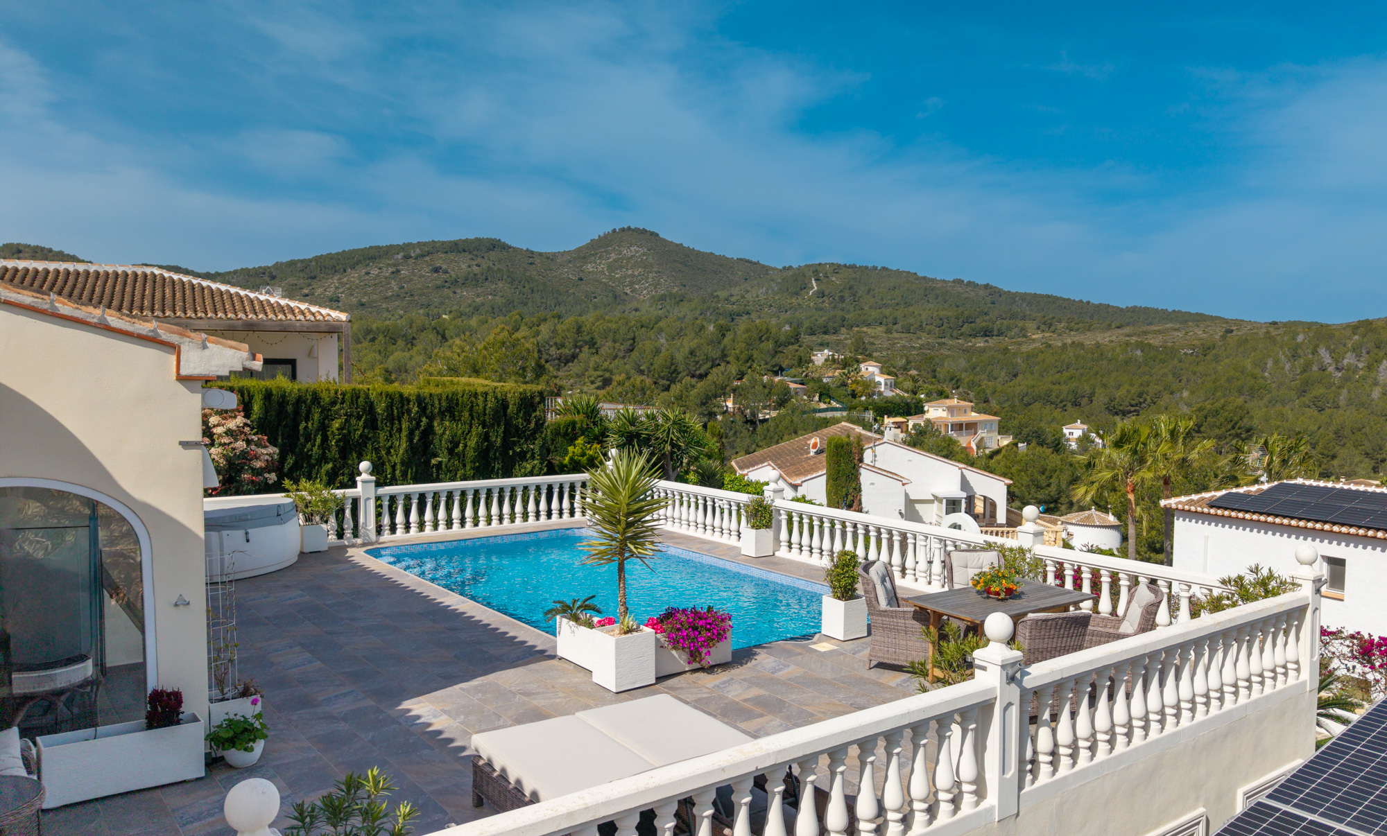 default Prachtig gerenoveerde villa te koop in Javea