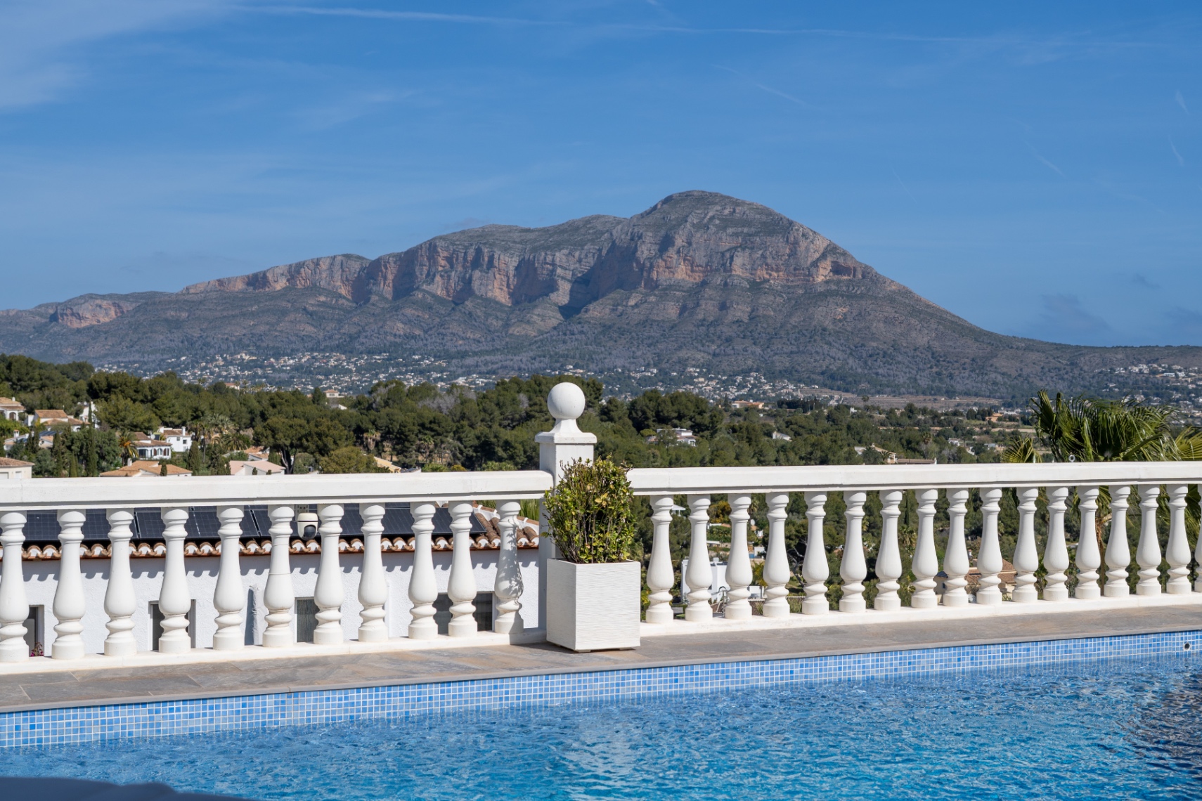 DP-28-V2792C-9 Prachtig gerenoveerde villa te koop in Javea