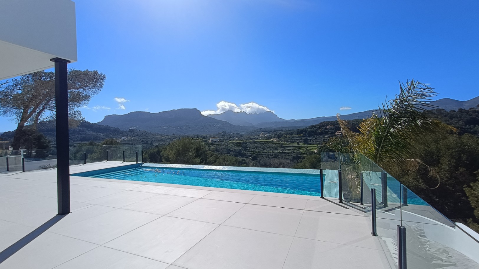 Luxe villa met panoramisch uitzicht te koop in Calpe