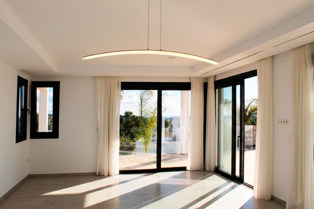 Luxe moderne villa met zeezicht in Moraira
