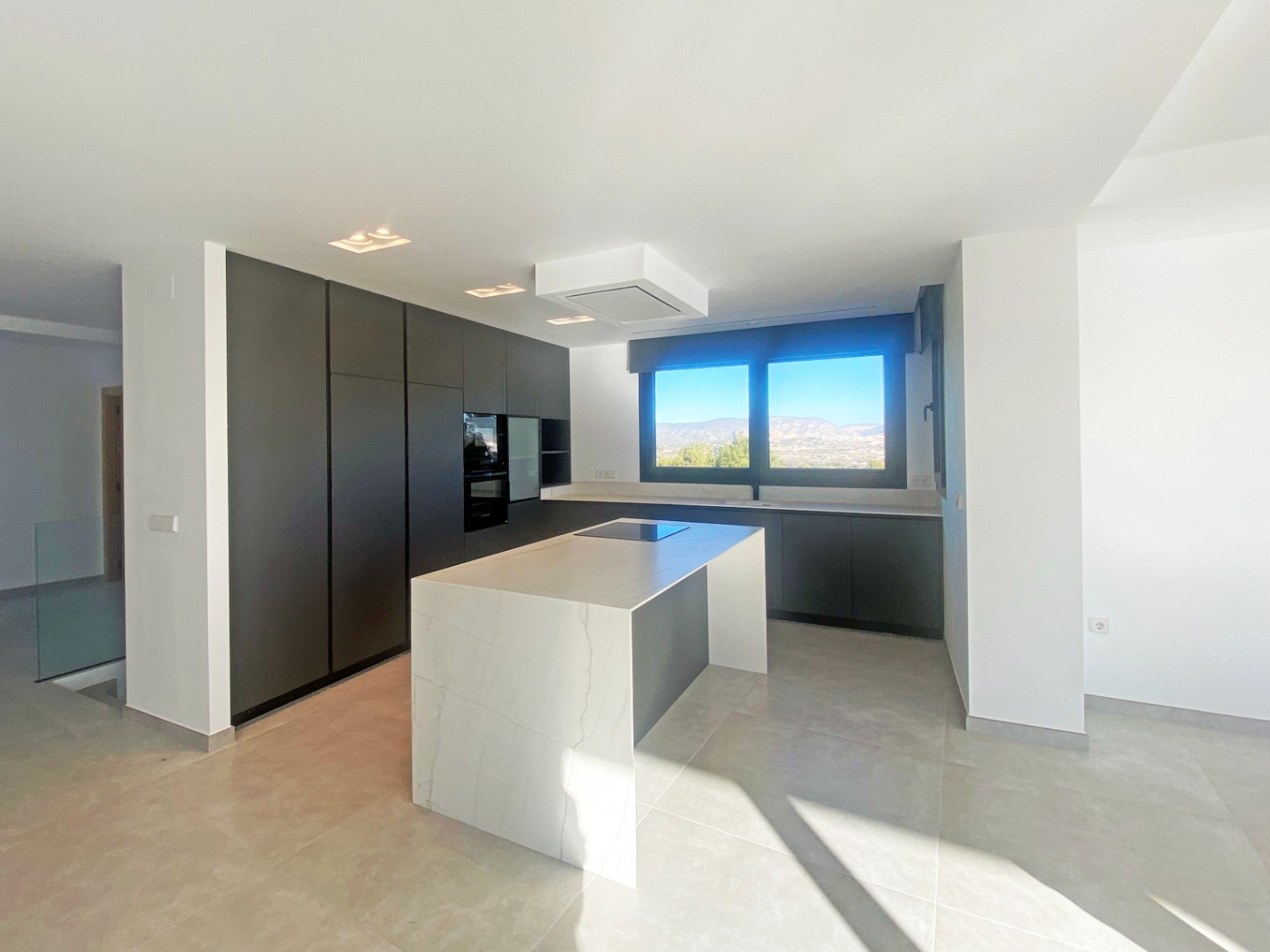 Luxe moderne villa met zeezicht in Moraira