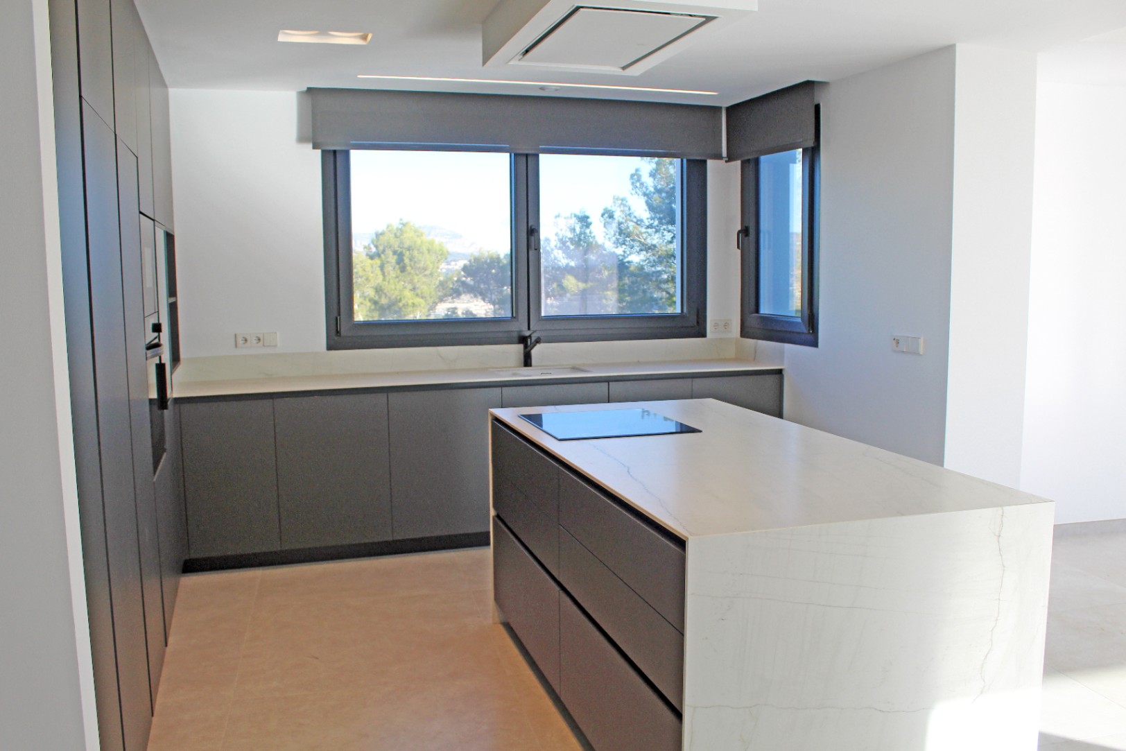 Luxe moderne villa met zeezicht in Moraira