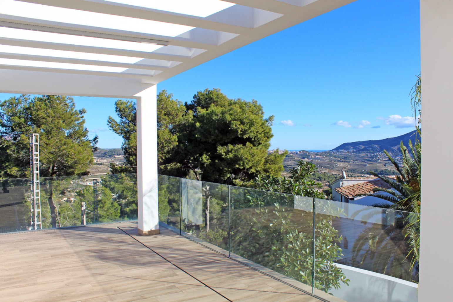 Luxe moderne villa met zeezicht in Moraira