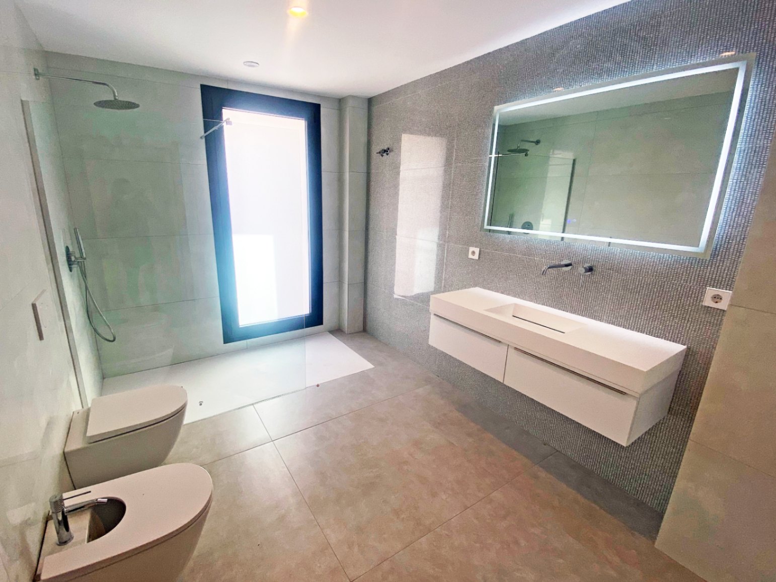 Luxe moderne villa met zeezicht in Moraira