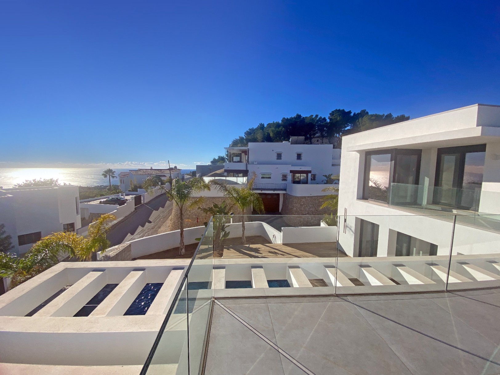 Luxe moderne villa met zeezicht in Moraira