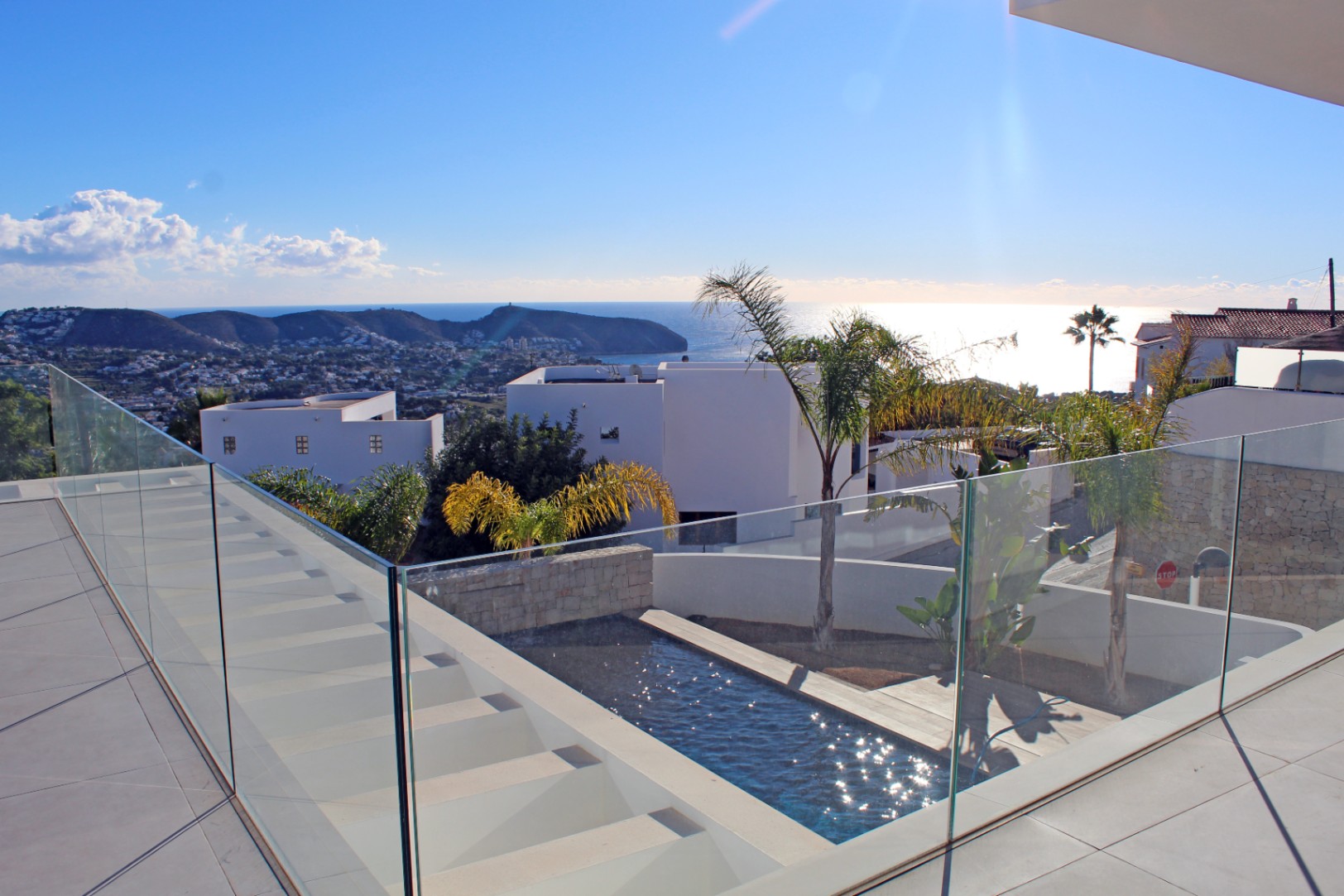 Luxe moderne villa met zeezicht in Moraira