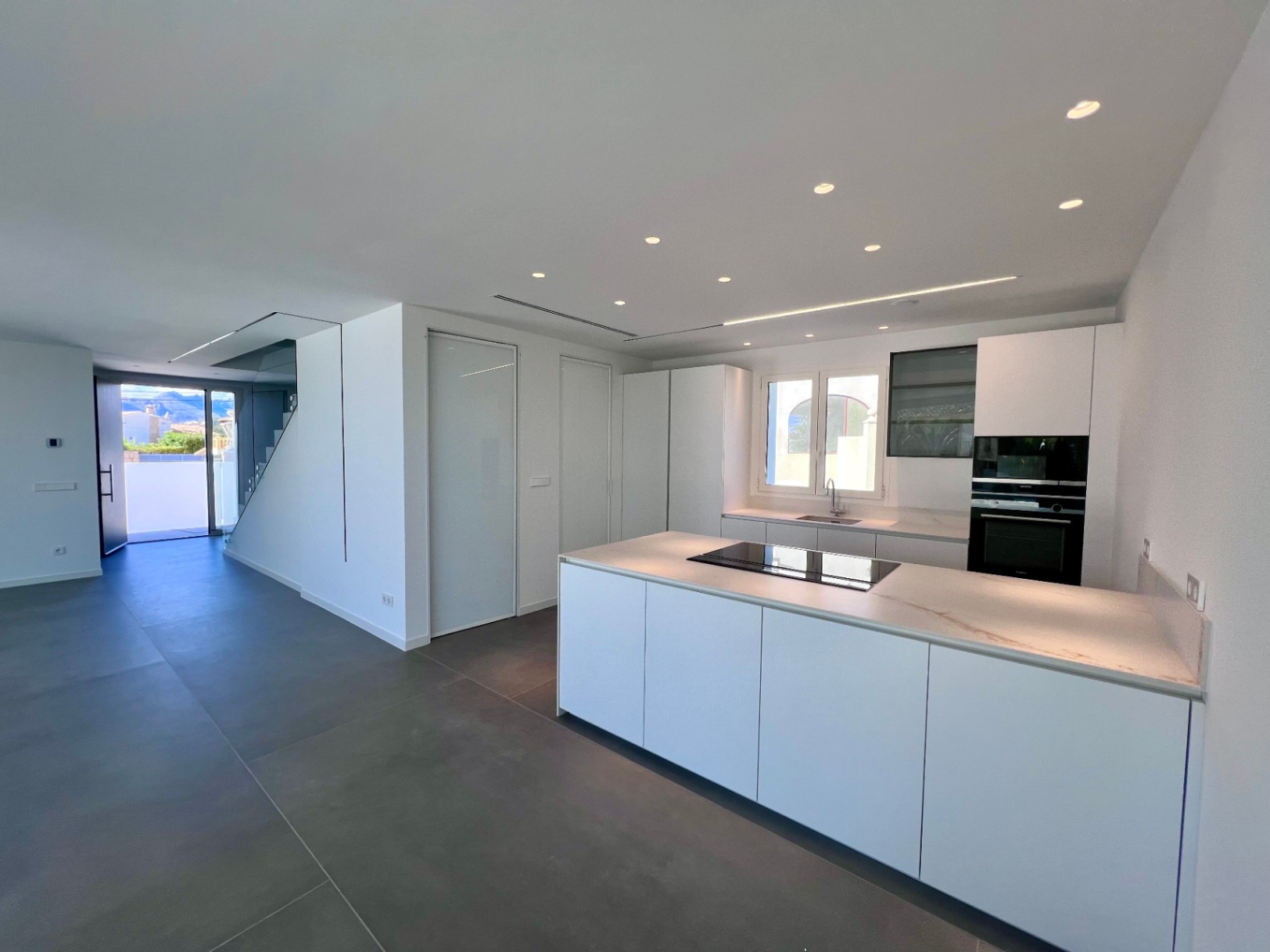Nieuwbouw villa met uitzicht te koop in Benissa
