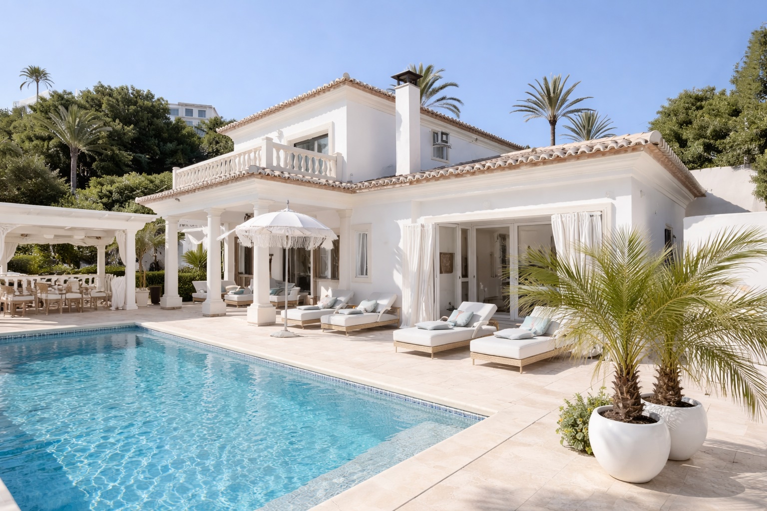 Ruime villa met zeezicht te koop in Moraira