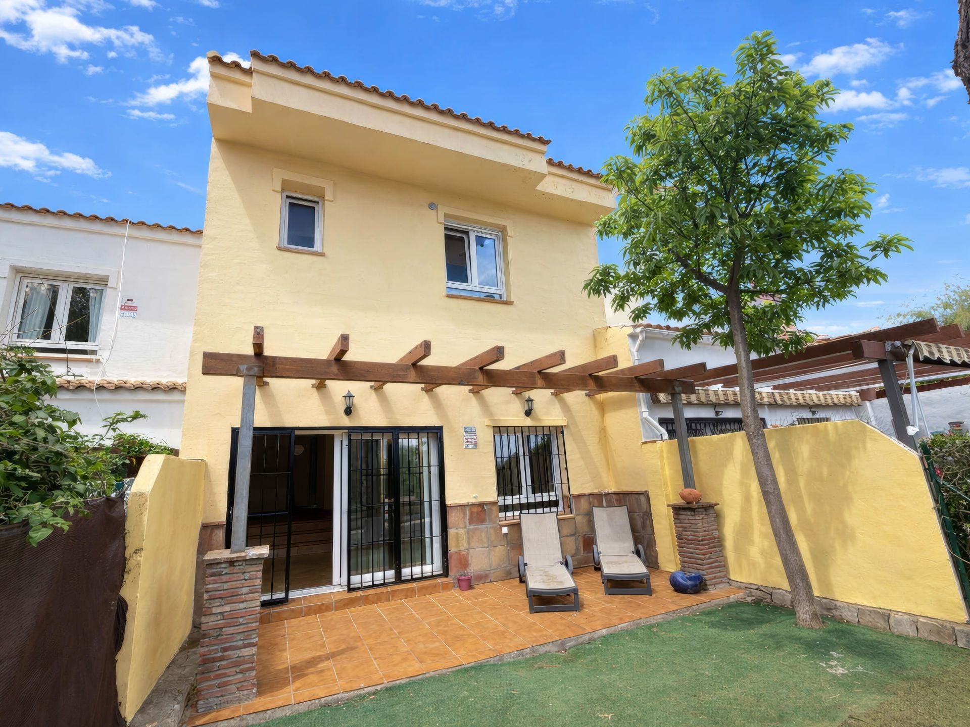 53249e8d60d8c7e477fc3a20d267efa778079eb121b.jpg Geschakelde woning te koop in Alhaurin Golf