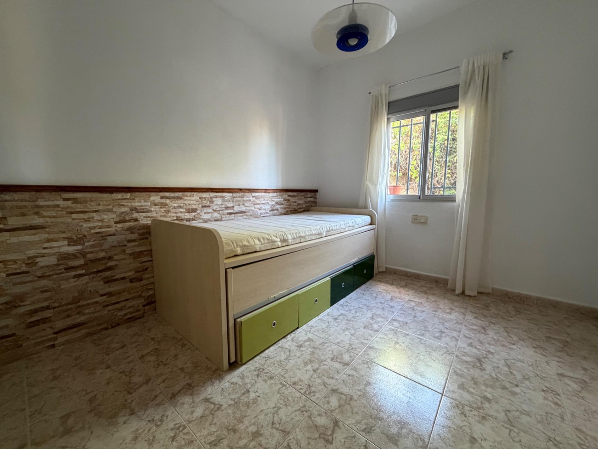 Ruime finca met 3 wooneenheden te koop in Villamarchante