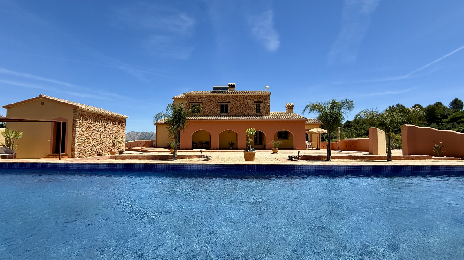 AS-1026-1.jpg Uitzonderlijke finca met olijfgaard te koop in Orba