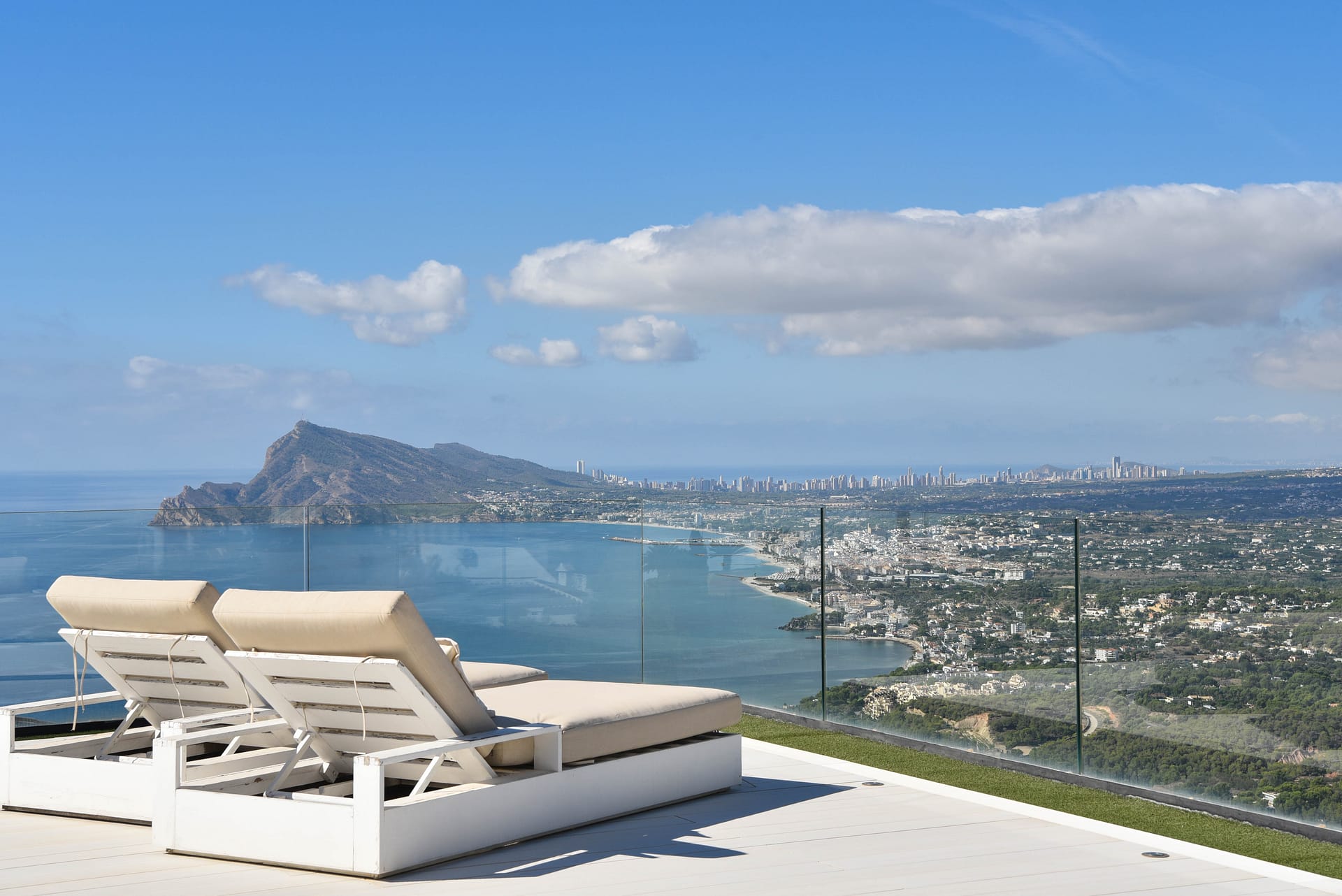 Spectaculaire luxe villa met panoramisch zeezicht in Altea