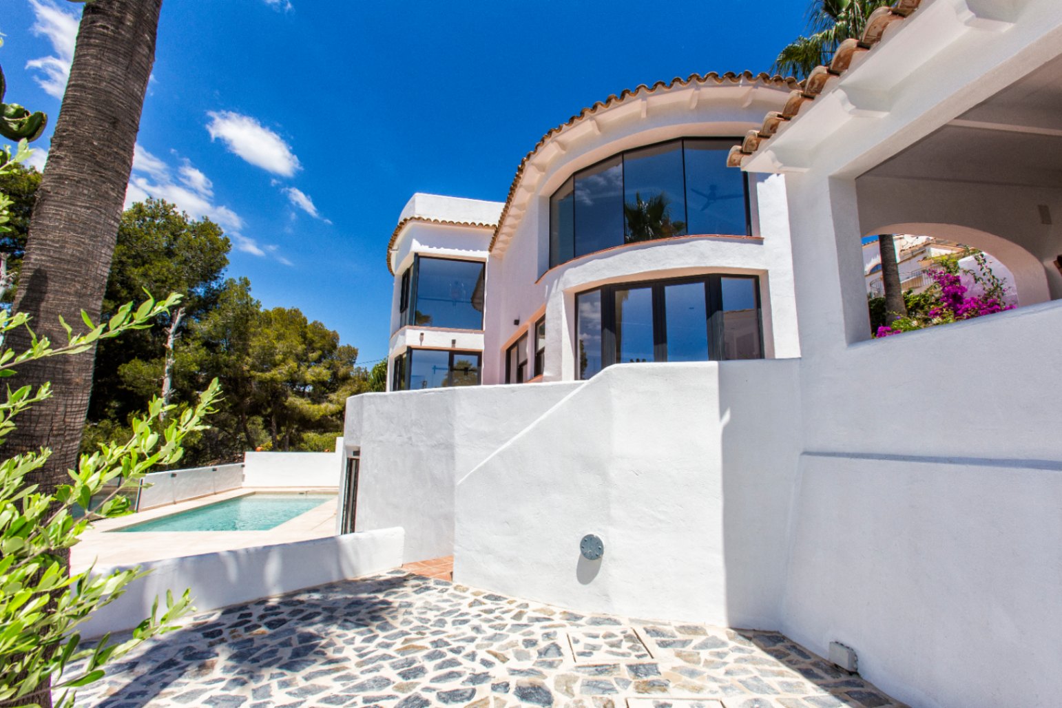 Volledig gerenoveerde zeezicht villa in Ibiza-stijl in Benissa