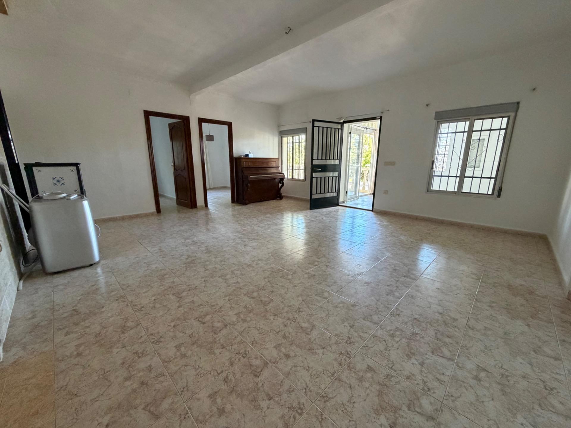 Ruime finca met 3 wooneenheden te koop in Villamarchante